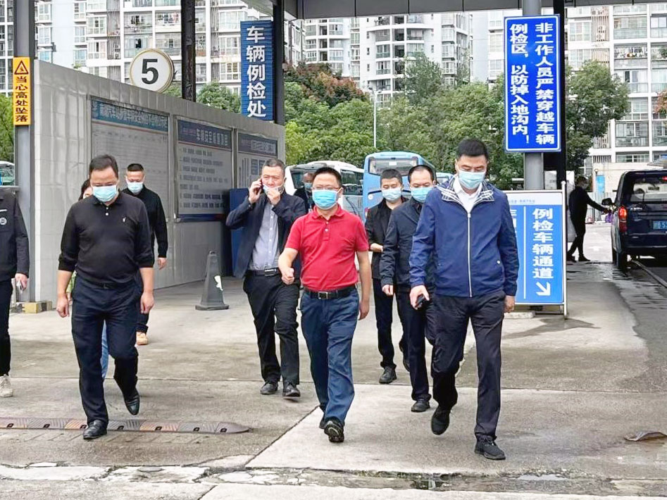 绵阳市交通运输局局长谭谱到富临运业绵阳公司、南湖汽车站进行国庆“黄金周”前安全生产及疫情防控检查